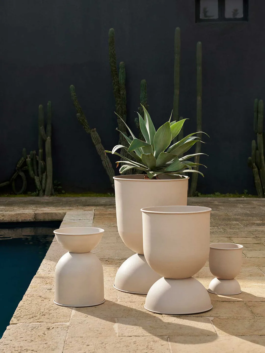 Ferm Living Hourglass Pot - Small Cashmere