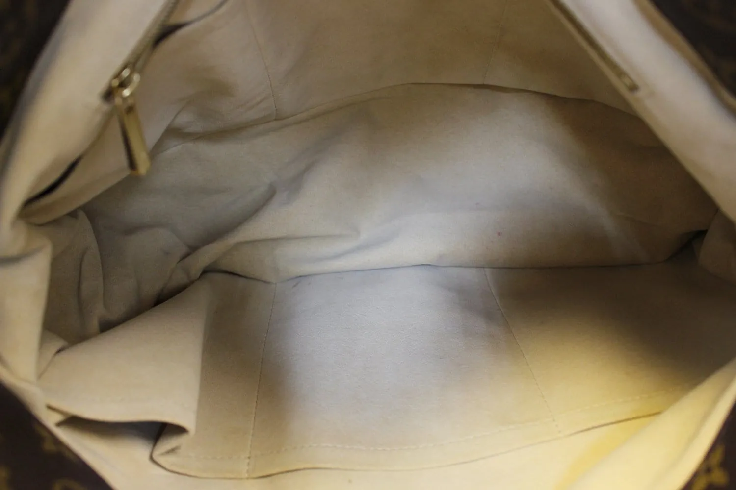 LOUIS VUITTON Artsy MM Monogram Canvas Hobo Brown Shoulder Bag