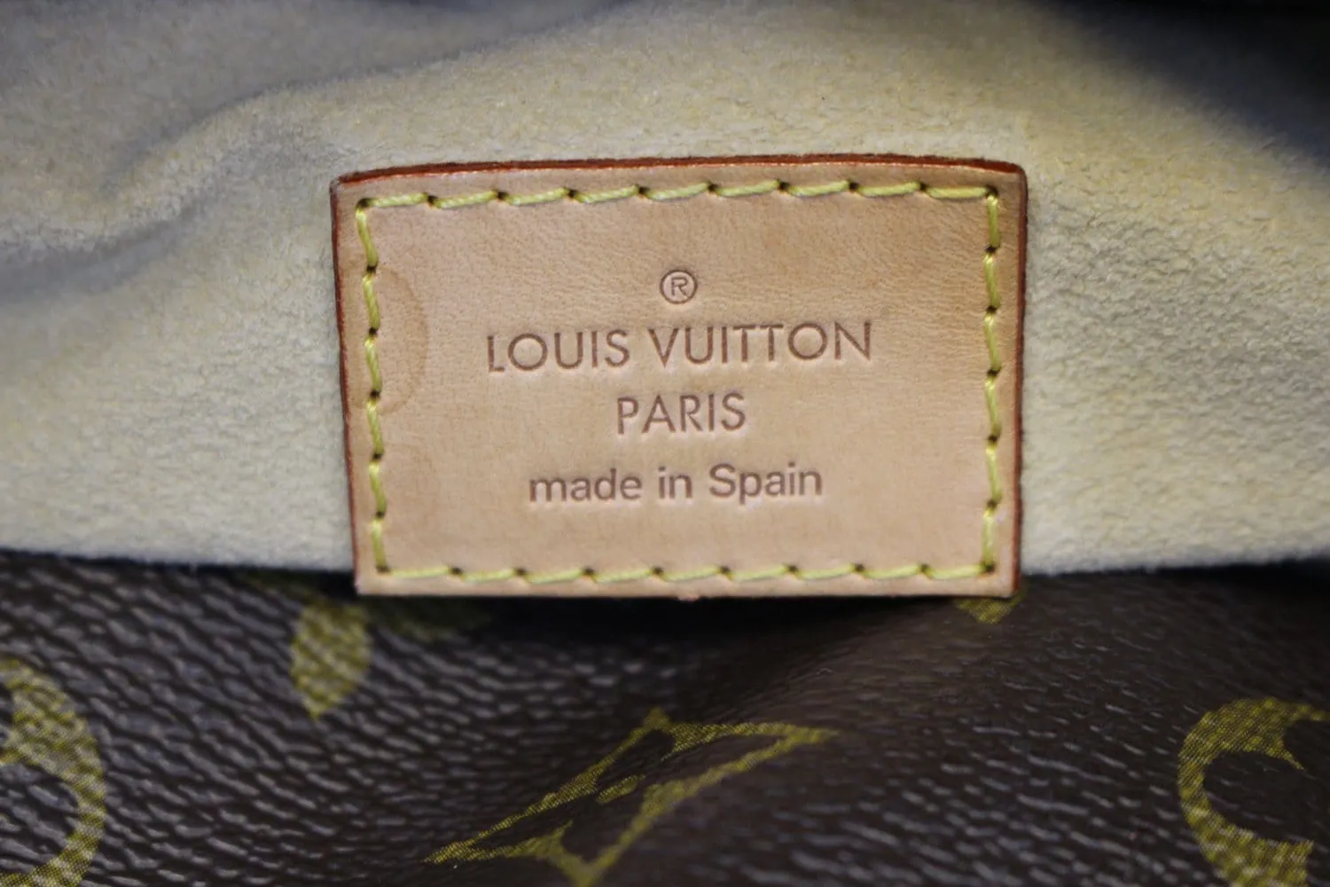 LOUIS VUITTON Artsy MM Monogram Canvas Hobo Brown Shoulder Bag
