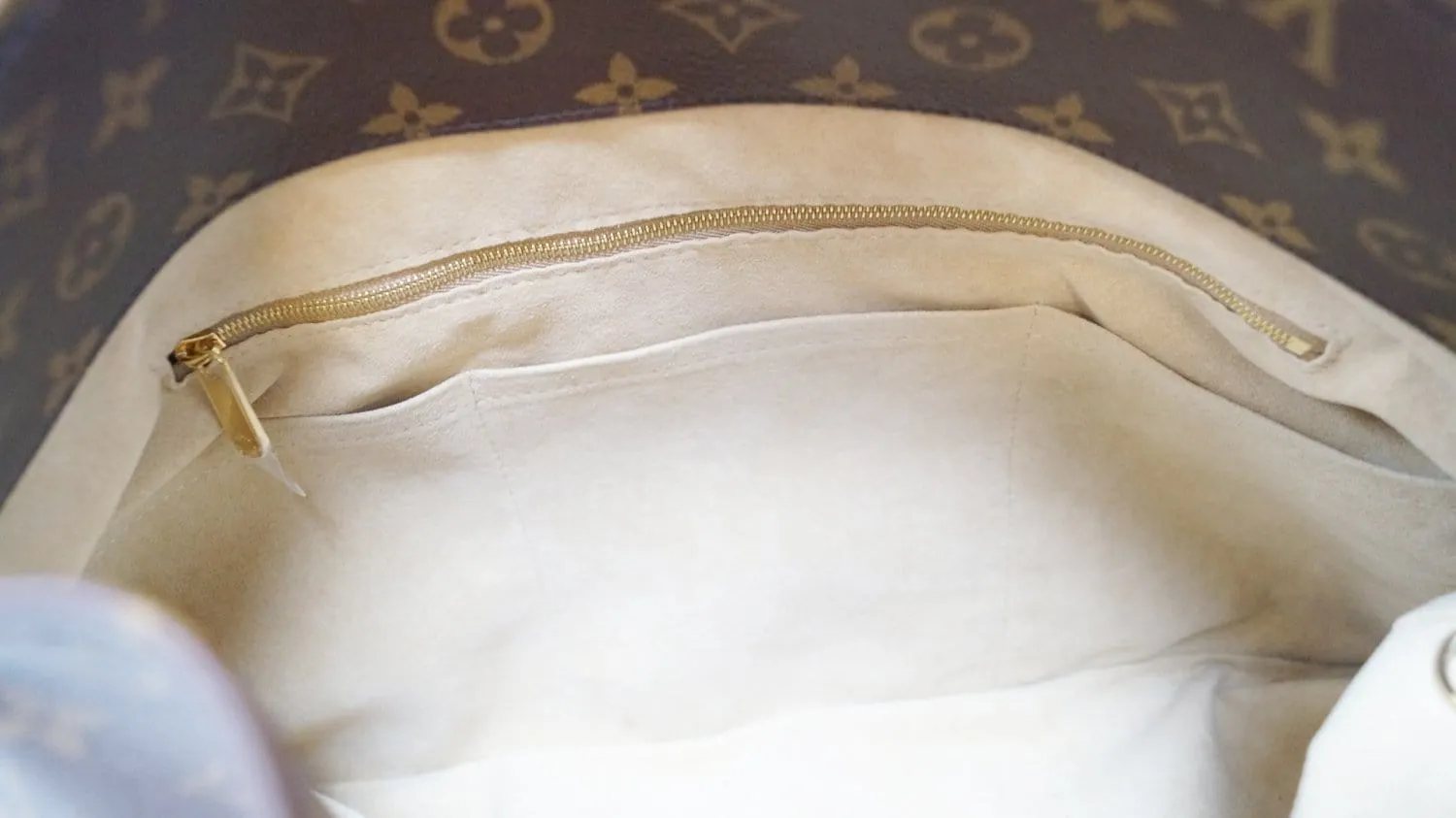 LOUIS VUITTON Monogram Canvas Artsy MM Hobo Shoulder Bag