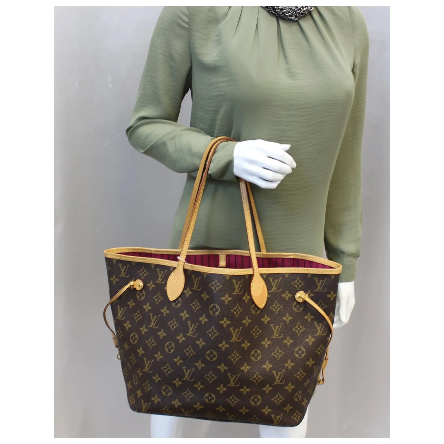LOUIS VUITTON Neverfull MM Monogram Canvas Tote Bag Fuchsia