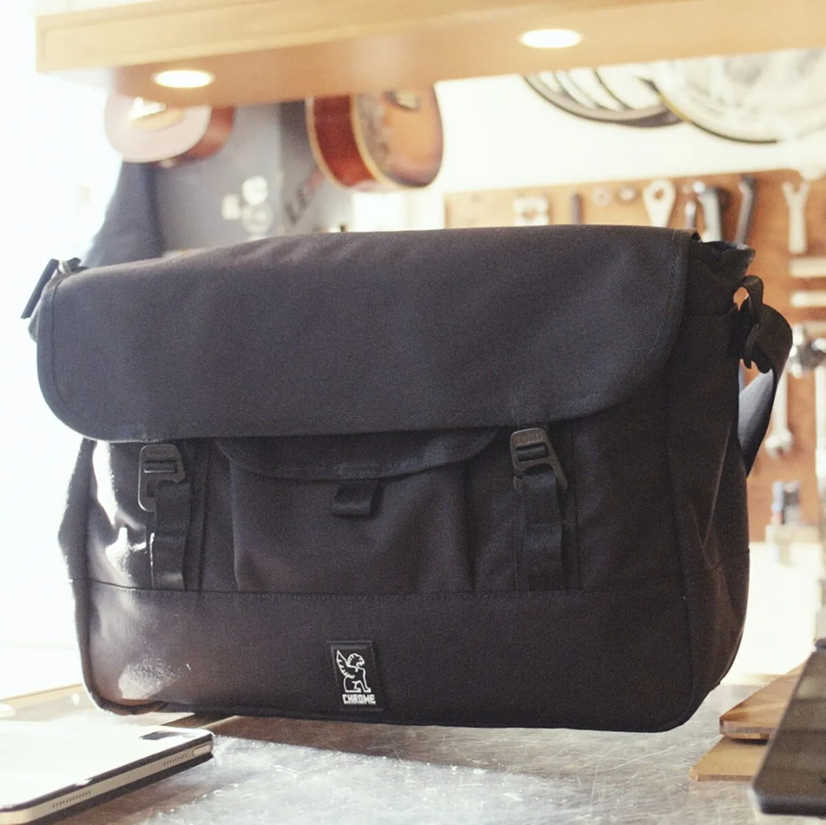 MIDTOWN 20L MESSENGER