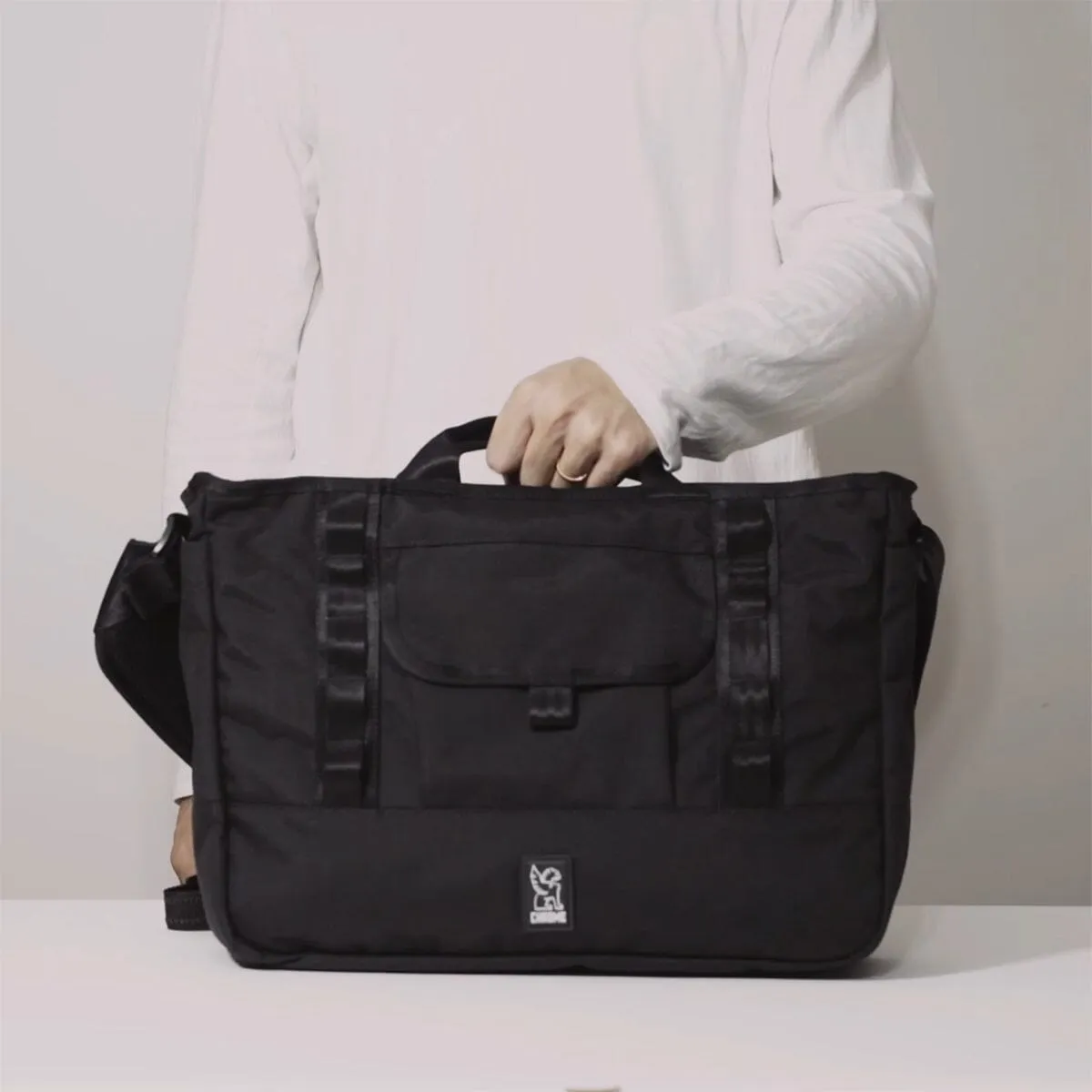 MIDTOWN 20L MESSENGER
