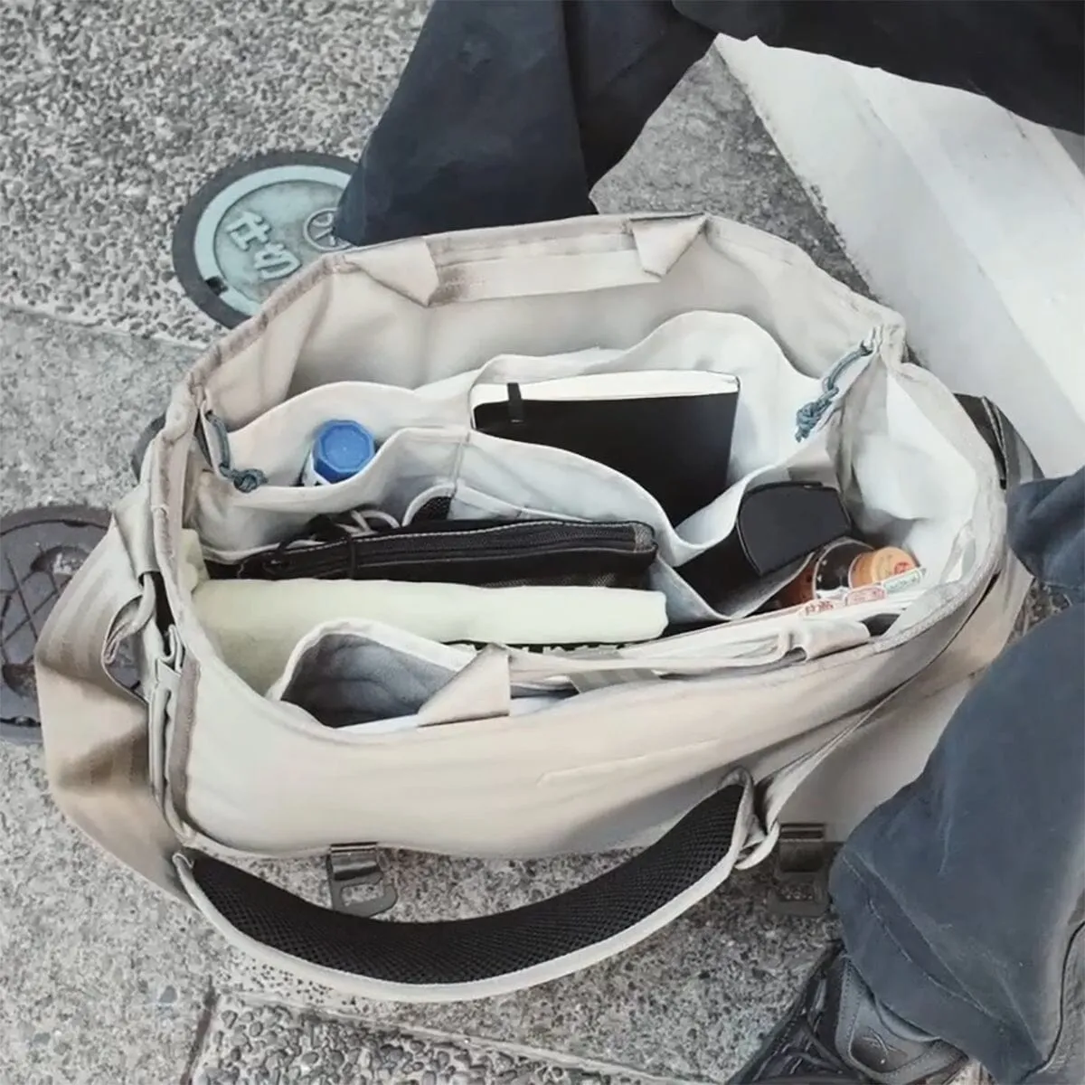 MIDTOWN 20L MESSENGER