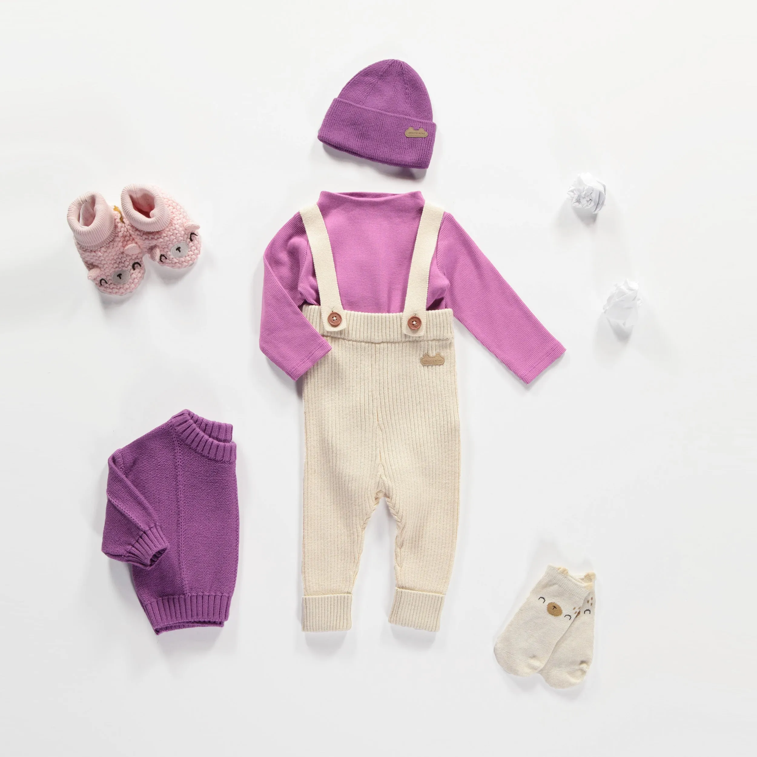 Pantalon de maille crème à bretelles en imitation cachemire, naissance || Cream knitted pants with straps in cashmere imitation, newborn