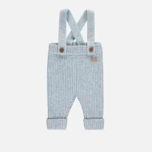 Pantalon en tricot bleu pâle chiné à bretelles effet angora, naissance || Light blue mottled knit pants with straps in angora-effect, newborn