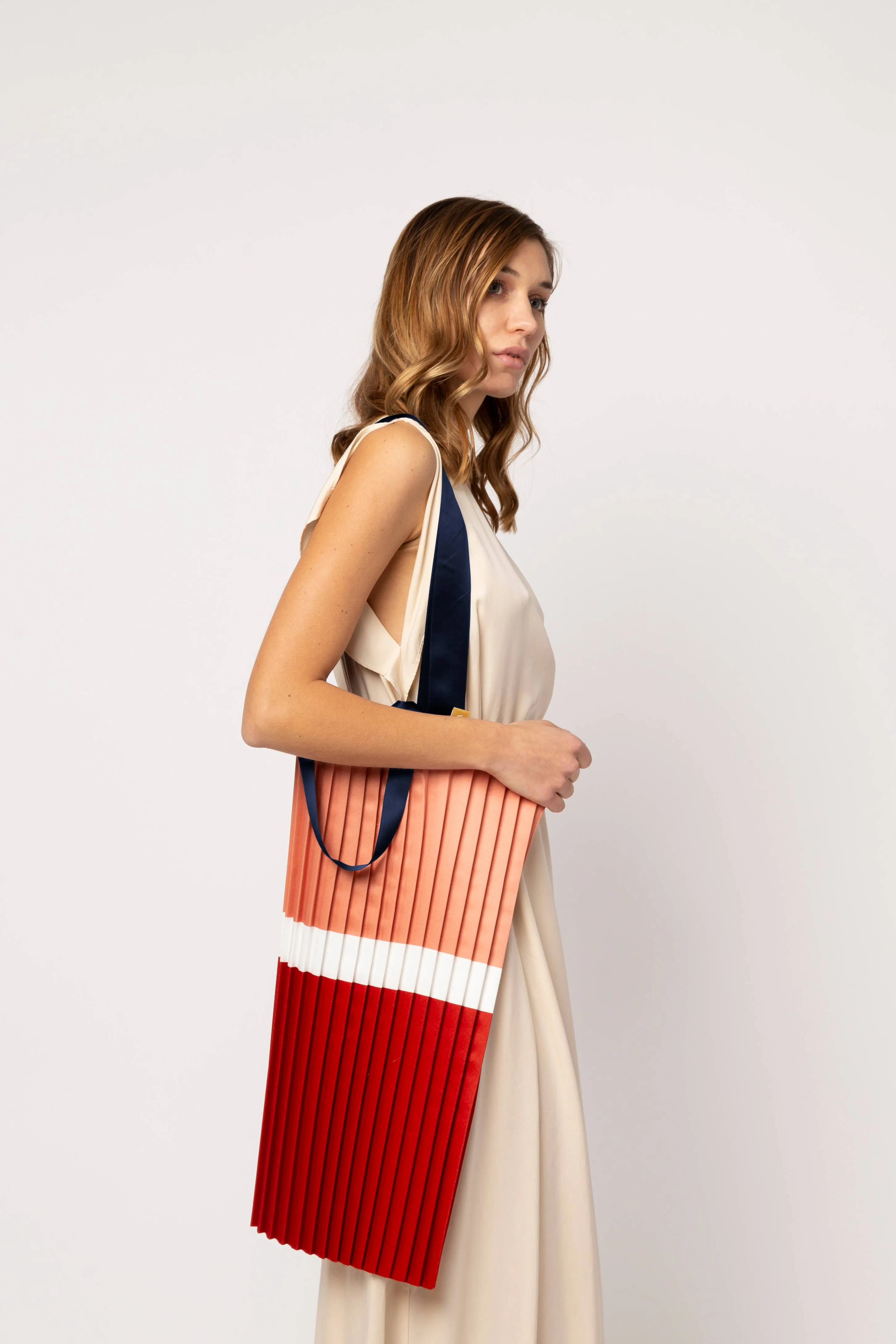 XL SATIN PLEATED BAG ALICUDI
