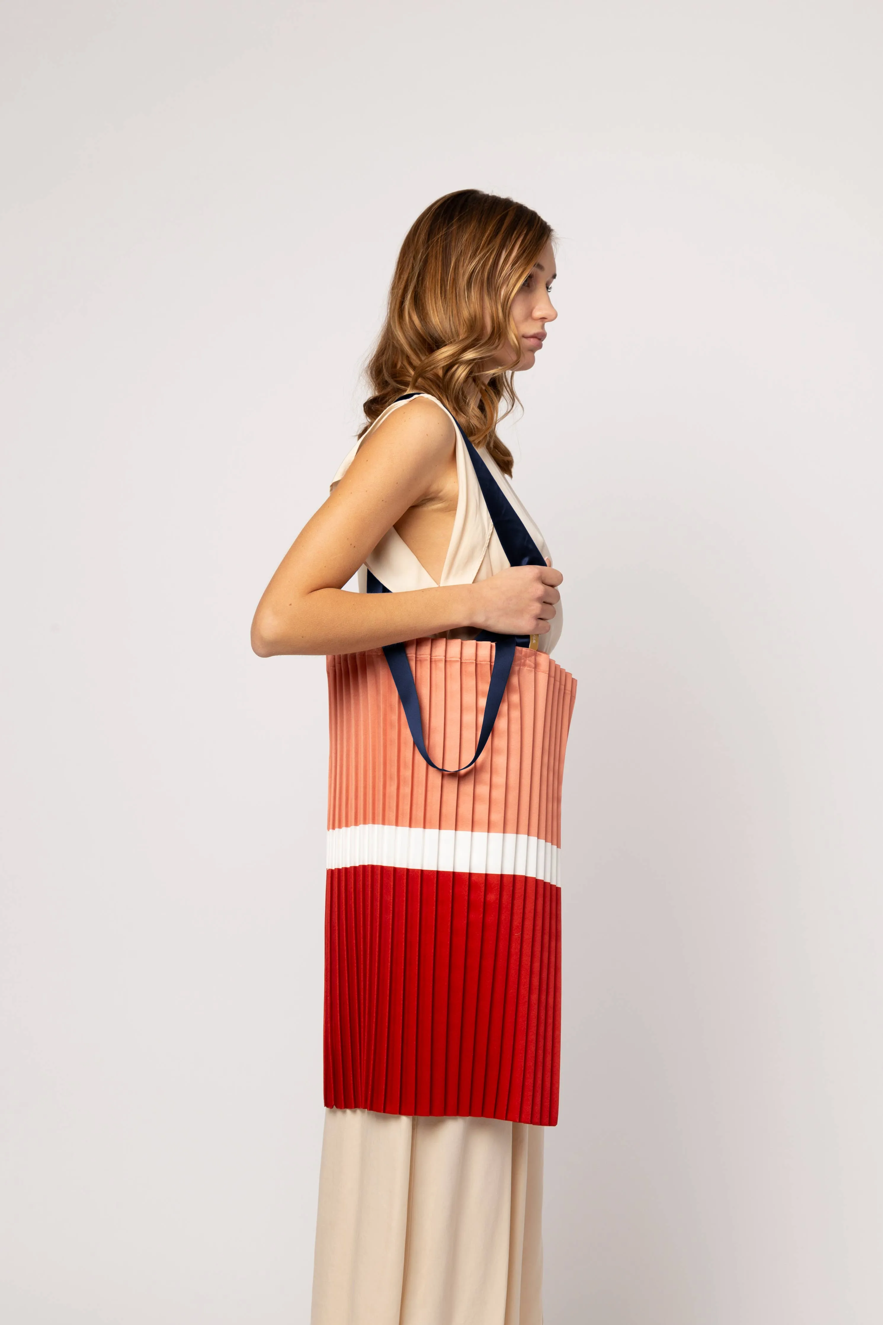 XL SATIN PLEATED BAG ALICUDI
